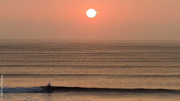 Le soleil et un champion de SUP du Pérou pour vous accompagner...