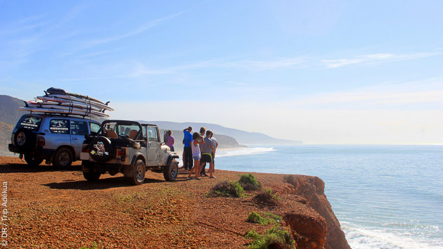 Nous vous emmenons sur les spots autour d'Agadir pour profiter des vagues en Sup surf
